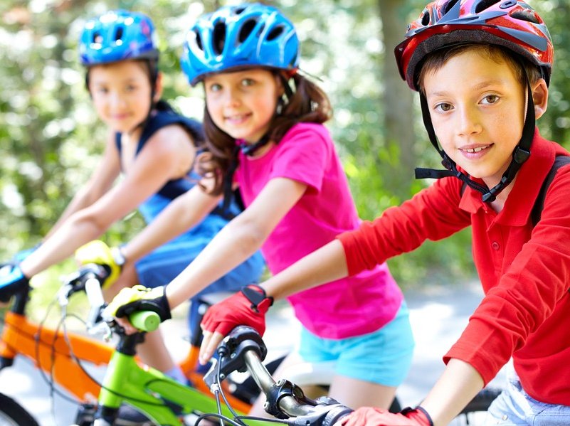 ¿Debo proteger los dientes de mis hijos cuando hacen deporte?